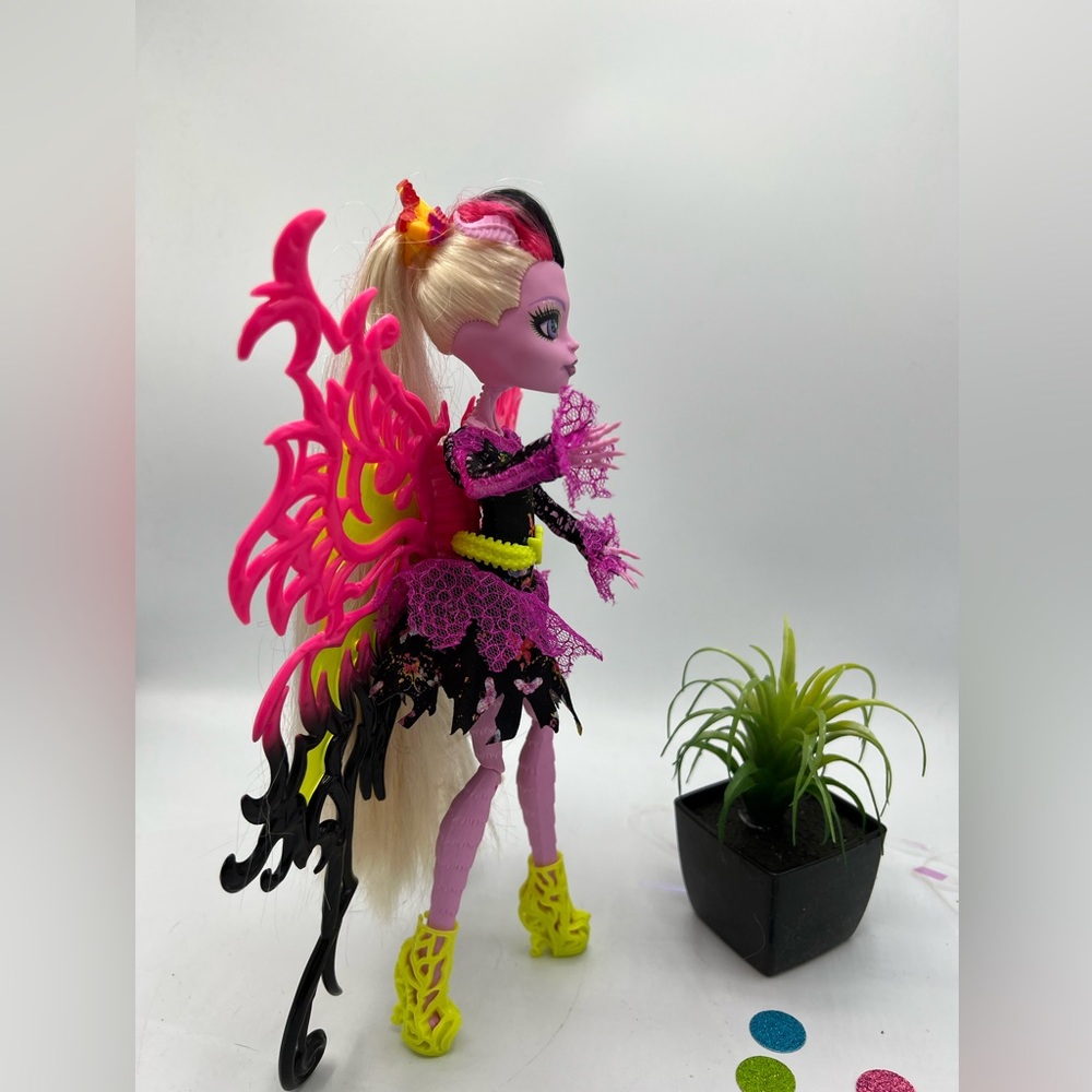 Monster High BONITA FEMUR Freaky Fusion Hybrid of Skelton & Moth Discontinued - Picture 13 of 15
